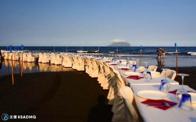 【觀光休閒】老饕與海，廢墟餐廳海灘餐桌獨家饗宴